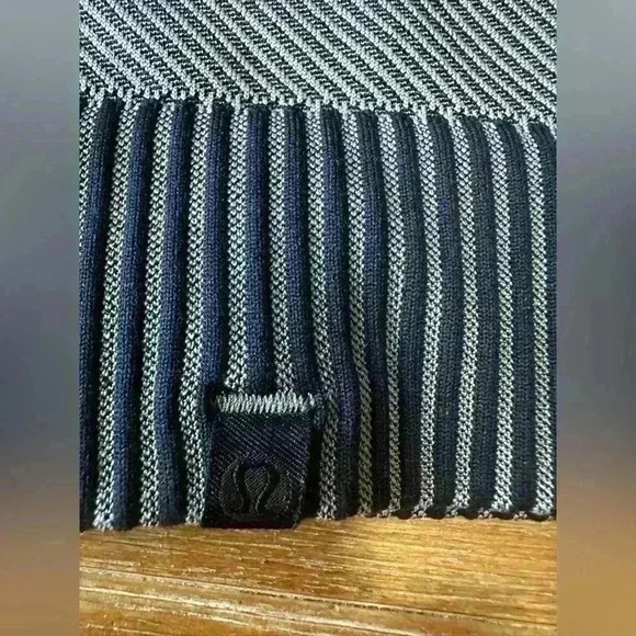 Lululemon crew neck - Picture 8 of 8